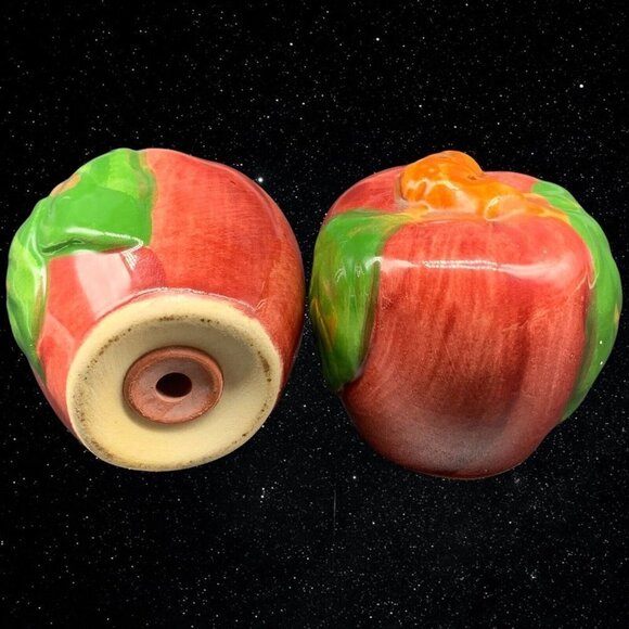 Pair Of Vintage Hand Painted Art Pottery Apple Salt & Pepper Shakers 1.75”T 2”W - Picture 5 of 6